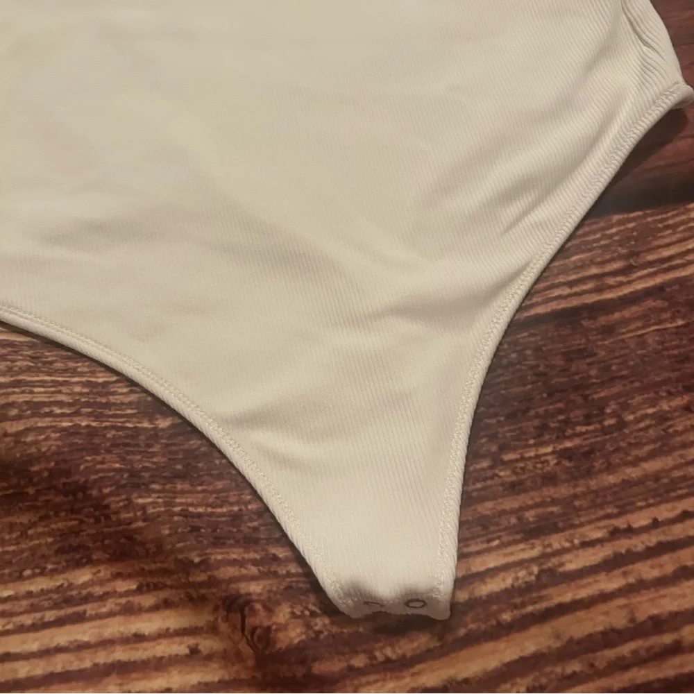 Women’s Abercrombie & Fitch One Shoulder Bodysuit in White Size M - Picture 2 of 8